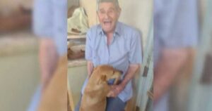 Uomo di 90 anni è felicissimo quando gli permettono di adottare un cucciolo