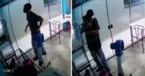 Un ragazzo ha ballato con un cucciolo per togliergli la paura di fare il bagno (VIDEO)