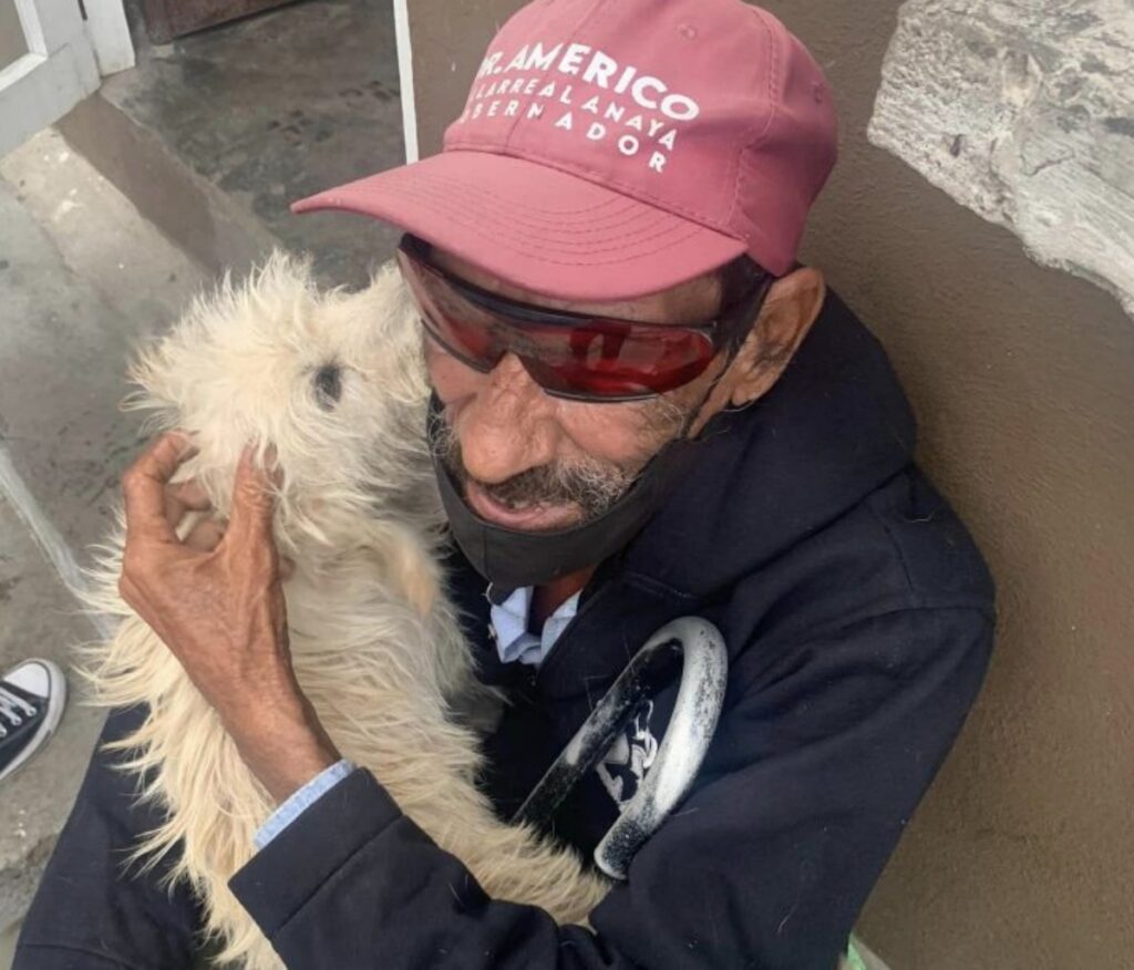 Don Mario con il suo cane