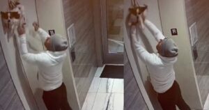 Cagnolino rimane appeso col guinzaglio fuori dall’ascensore: l’incredibile scena viene ripresa (VIDEO)